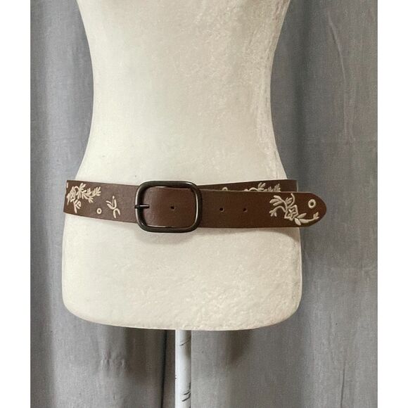 Levi’s Brown Leather Floral Embroidered Belt 36 Genuine Cowhide - Picture 1 of 13